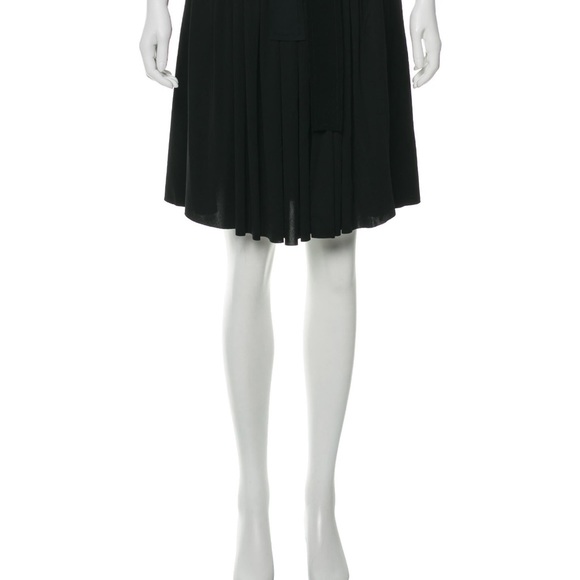 Black Louis Vuitton mini skirt with tonal stitching - Picture 3 of 4